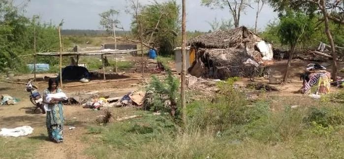 kaja storm in pudukkottai...baby and mother Lonely in village 